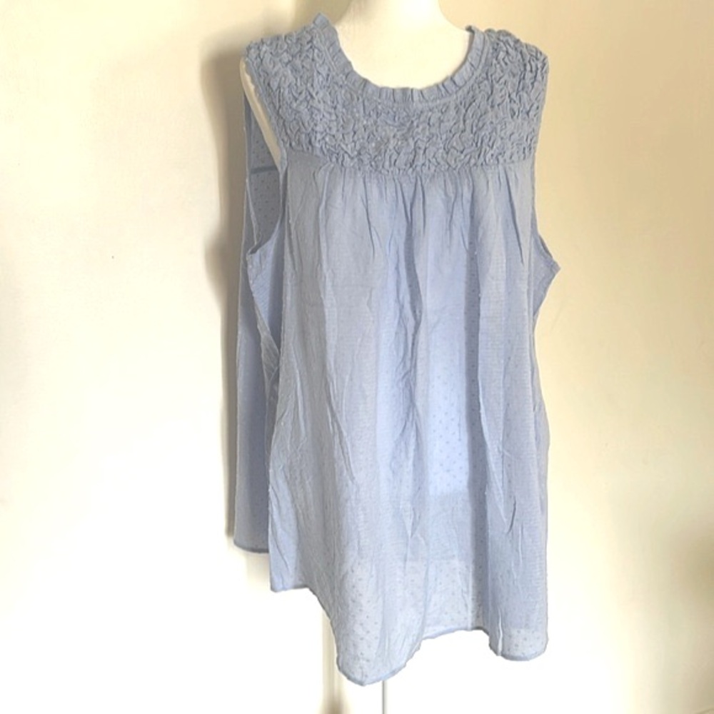 NWT Davi & Dani Clip Dot Sleeveless Blouse